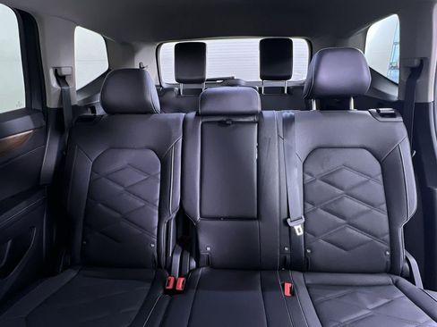 Used 2025 Volkswagen Atlas SE image 26