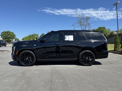 Used 2025 Cadillac Escalade Sport Platinum w/ LPO, ONYX Package image 7