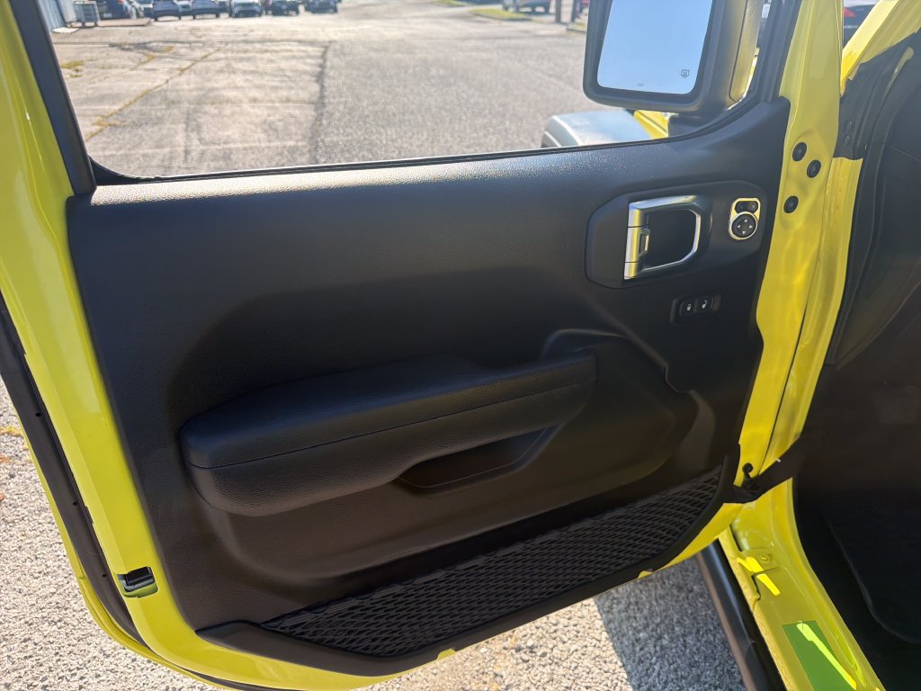 Used 2024 Jeep Wrangler Unlimited AWD/4WD image 11