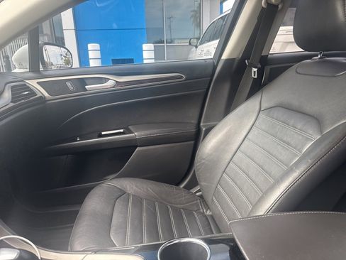 Used 2014 Ford Fusion SE w/ Equipment Group 202A image 17