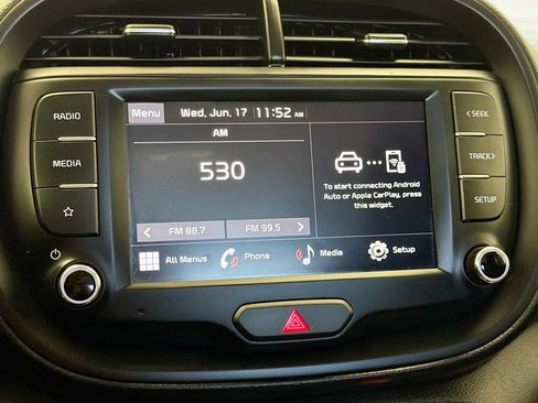 Used 2025 Kia Soul LX FWD image 9