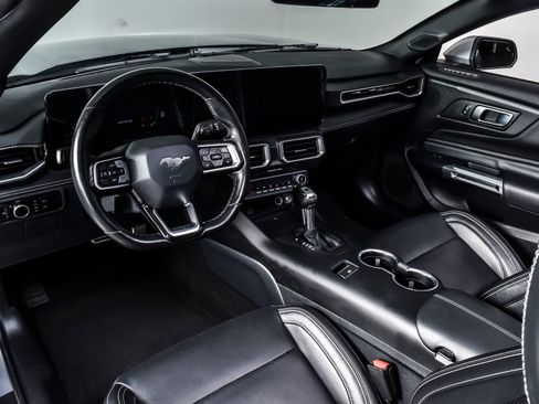 Used 2025 Ford Mustang Premium RWD image 18