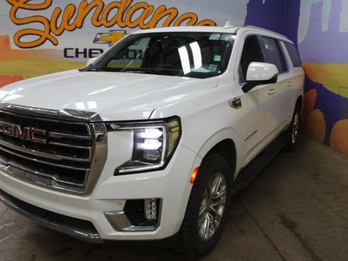 Used 2024 GMC Yukon XL SLT w/ SLT Luxury Package AWD/4WD image 4