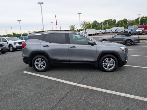 Used 2019 GMC Terrain SLE w/ Driver Convenience Package AWD/4WD image 2