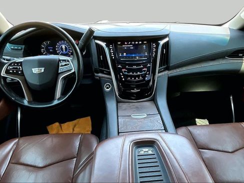 Used 2019 Cadillac Escalade ESV Luxury AWD/4WD image 15