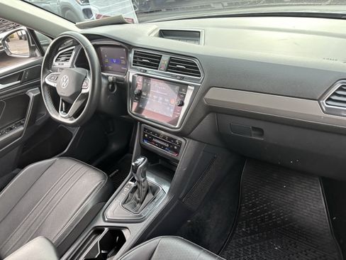 Used 2022 Volkswagen Tiguan SE image 11