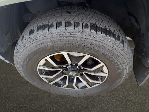 Used 2022 Toyota Tacoma TRD Sport w/ Technology Package AWD/4WD image 8