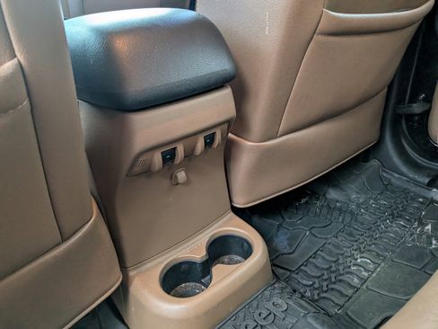 Used 2013 Jeep Wrangler Unlimited Sahara image 13