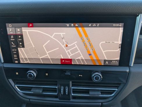 Used 2024 Porsche Macan image 14