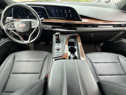 Used 2024 Cadillac Escalade Luxury AWD/4WD image 20