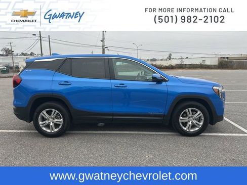 Used 2024 GMC Terrain SLE image 4