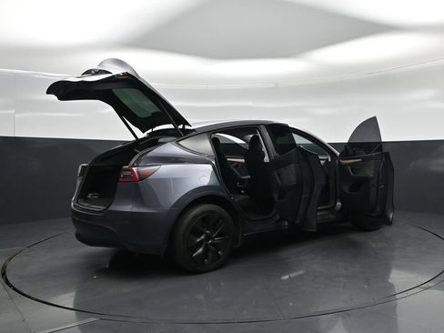 Used 2023 Tesla Model Y Long Range AWD/4WD image 4