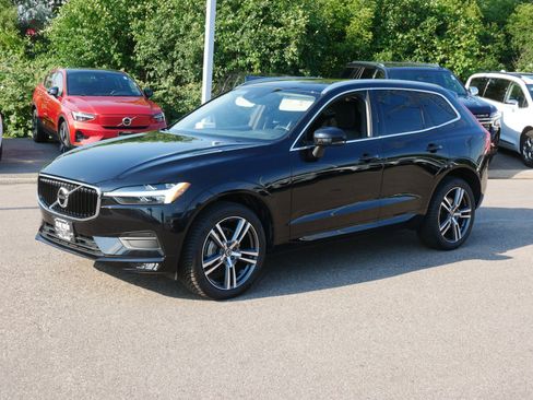 Used 2021 Volvo XC60 T5 Momentum w/ Premium Package AWD/4WD image 3