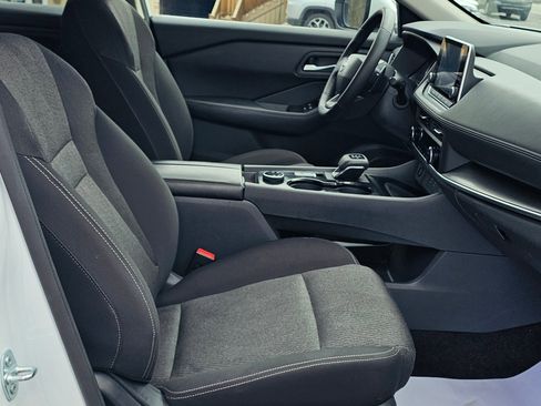 Used 2025 Nissan Rogue SV image 5