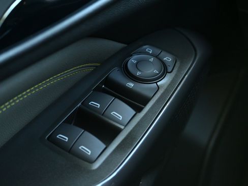 Used 2026 Chevrolet Trax ACTIV w/ Sunroof Package image 24