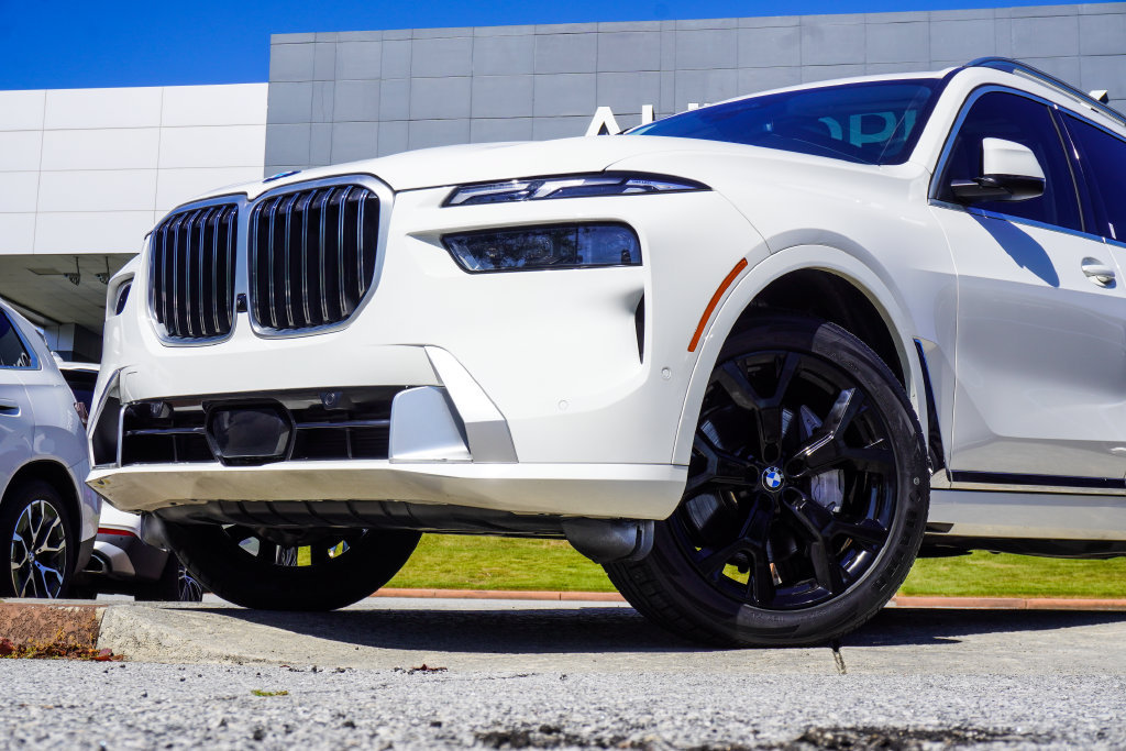 Used 2025 BMW X7 xDrive40i AWD/4WD image 2