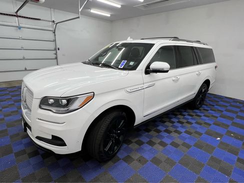 Used 2023 Lincoln Navigator L Reserve w/ Equipment Group 201A image 8