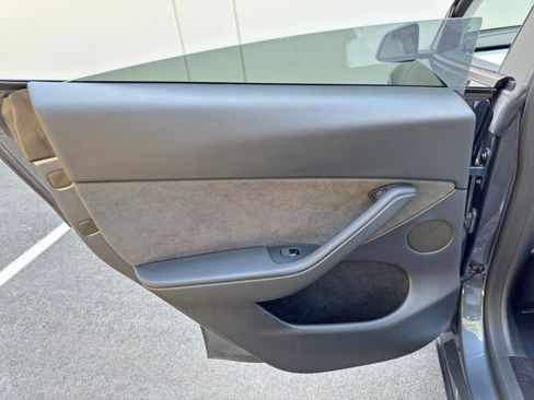 Used 2023 Tesla Model Y Long Range image 43