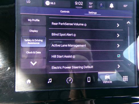 Used 2023 Jeep Grand Cherokee Laredo image 23