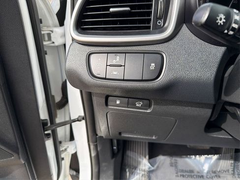 Used 2020 Kia Sorento EX image 19