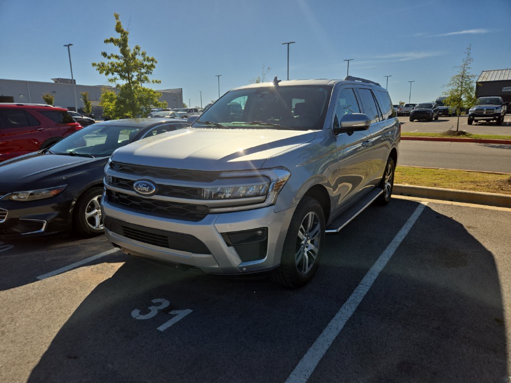 Used 2023 Ford Expedition XLT AWD/4WD image 1