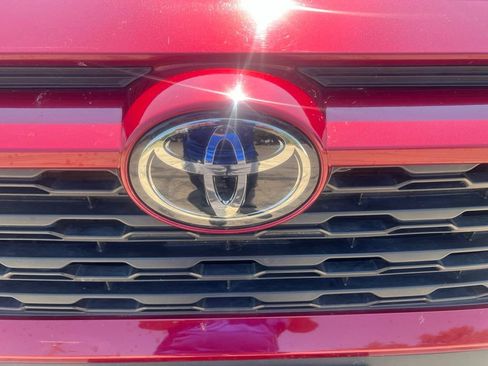 Used 2025 Toyota RAV4 XLE FWD image 19