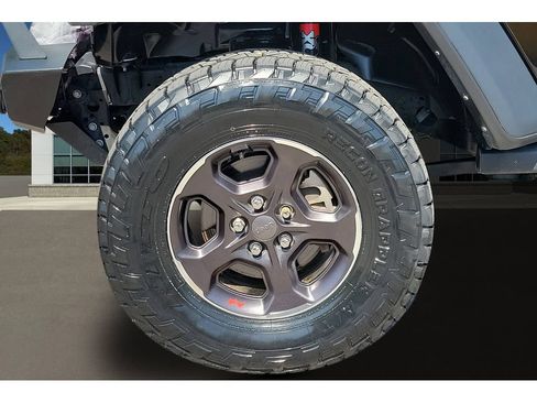 Used 2021 Jeep Gladiator Rubicon AWD/4WD image 9