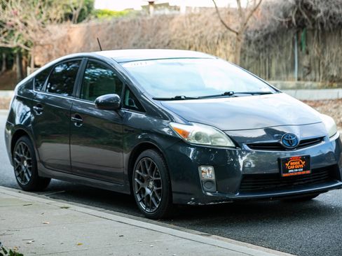Used 2011 Toyota Prius Four w/ Solar Roof Pkg FWD image 3