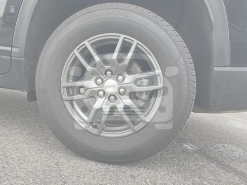 Used 2025 GMC Acadia Elevation image 10