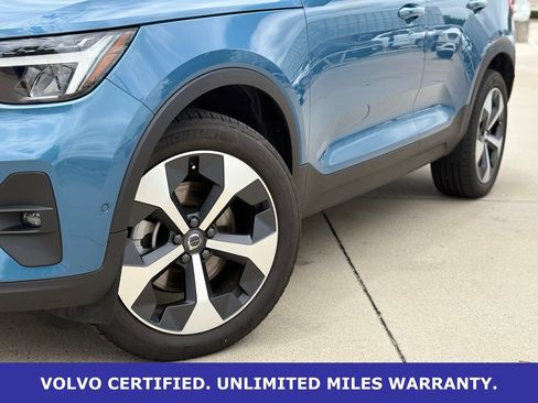 Certified 2025 Volvo XC40 B5 Plus AWD/4WD image 9