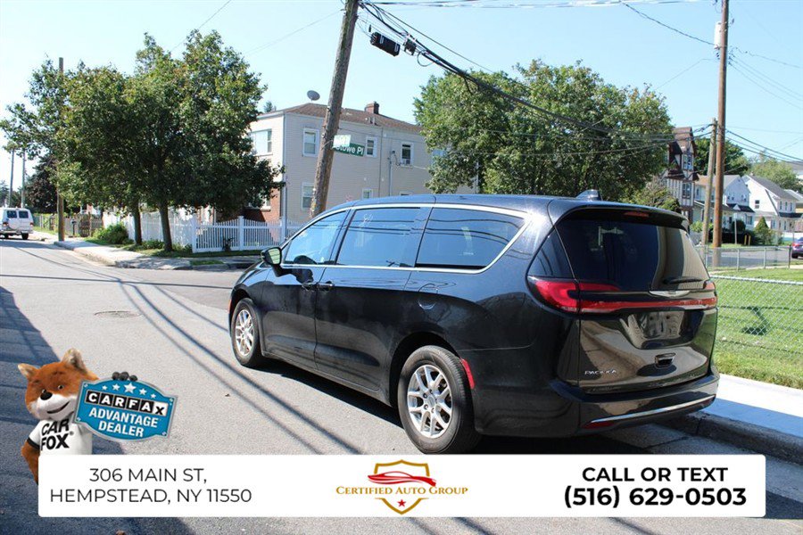 Used 2025 Chrysler Pacifica Select FWD image 7