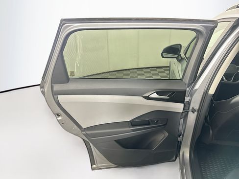 Used 2023 Volkswagen Taos SE w/ Panoramic Sunroof Package FWD image 27