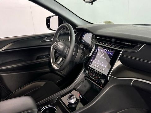 Used 2023 Jeep Grand Cherokee Altitude image 15