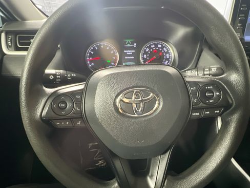 Used 2021 Toyota RAV4 XLE w/ Convenience Package FWD image 18