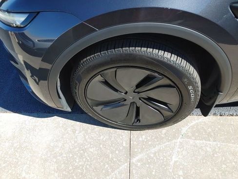 Used 2026 Tesla Model Y Long Range image 6