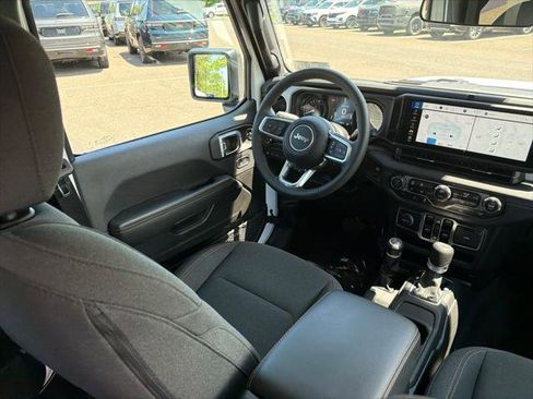 Certified 2025 Jeep Wrangler Unlimited Sahara AWD/4WD image 12