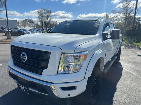 Used 2021 Nissan Titan SV w/ SV Convenience Package image 7