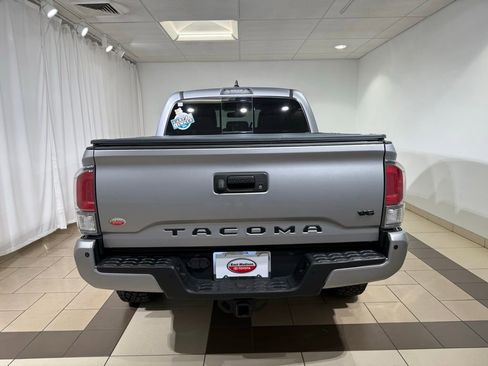 Used 2021 Toyota Tacoma TRD Sport w/ TRD Premium Sport Package AWD/4WD image 4