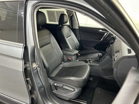 Used 2018 Volkswagen Tiguan SE w/ 3rd Row Seat Package AWD/4WD image 23