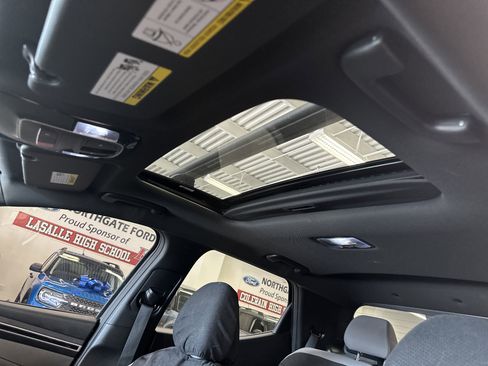 Used 2022 Hyundai Santa Cruz SEL Premium image 4