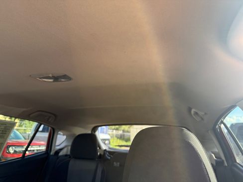 Used 2018 Subaru Crosstrek 2.0i Premium w/ Eyesight System image 34