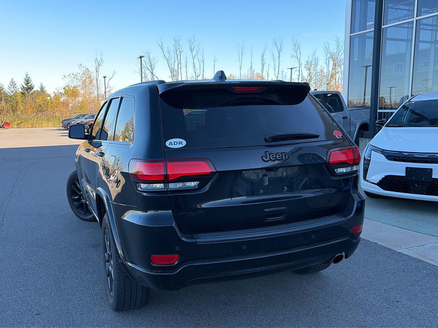 Used 2019 Jeep Grand Cherokee Altitude AWD/4WD image 3