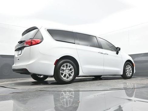 Used 2025 Chrysler Voyager LX FWD image 58