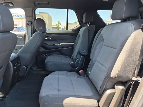 Used 2023 Chevrolet Traverse LT FWD image 25