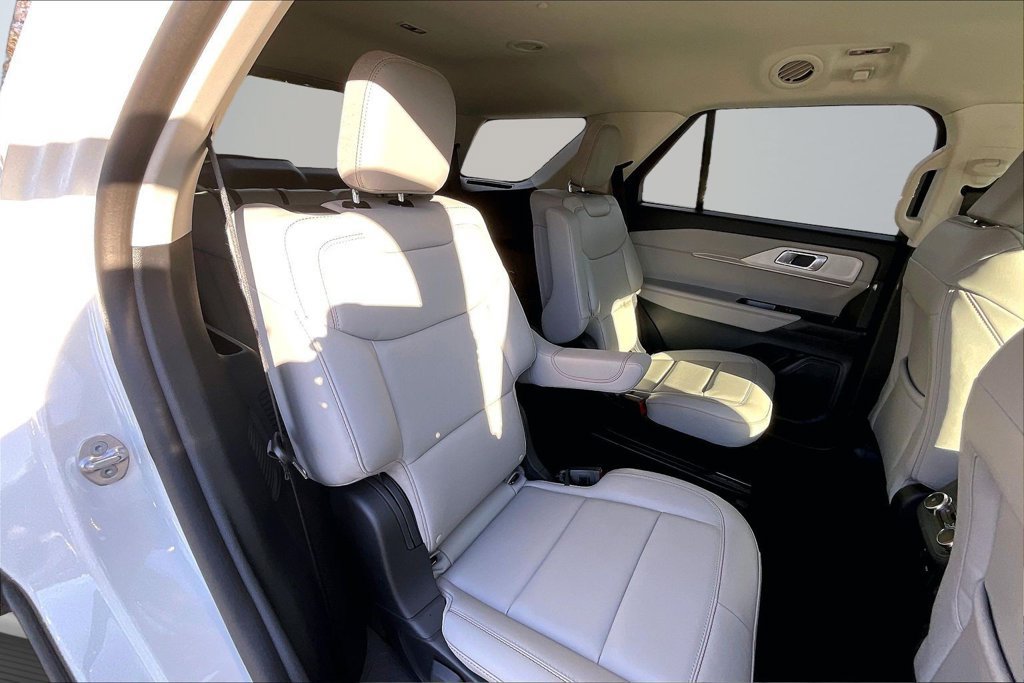 Used 2026 Ford Explorer Active w/ Active Comfort Package RWD image 26