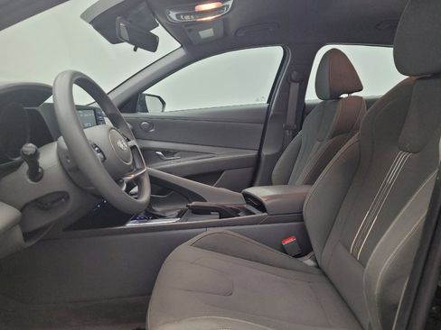 Used 2022 Hyundai Elantra SEL image 17
