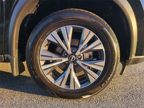 Used 2023 Nissan Rogue SV image 11