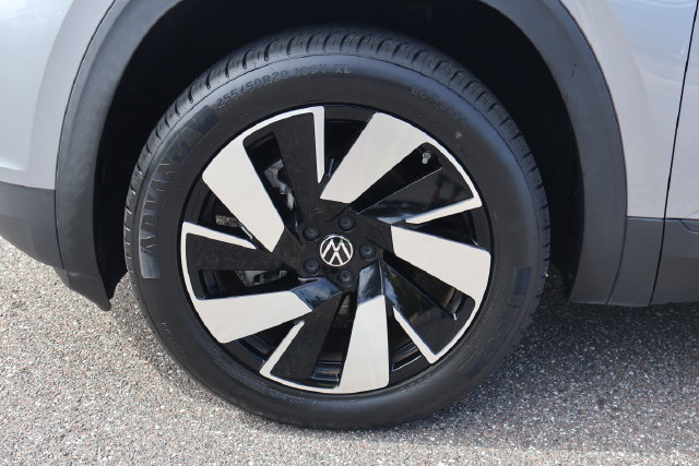 Certified 2024 Volkswagen Atlas Cross Sport SE FWD image 10