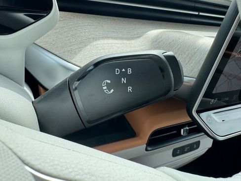 New 2025 Volkswagen ID. Buzz 1st Edition image 34