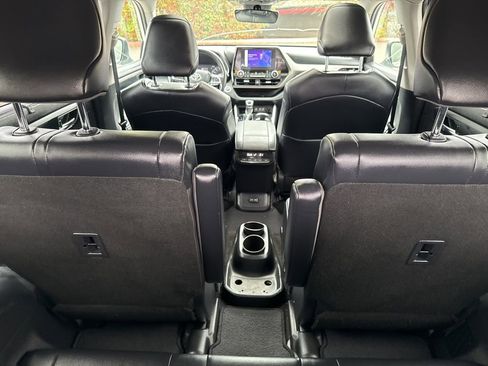 Used 2023 Toyota Highlander XLE image 27